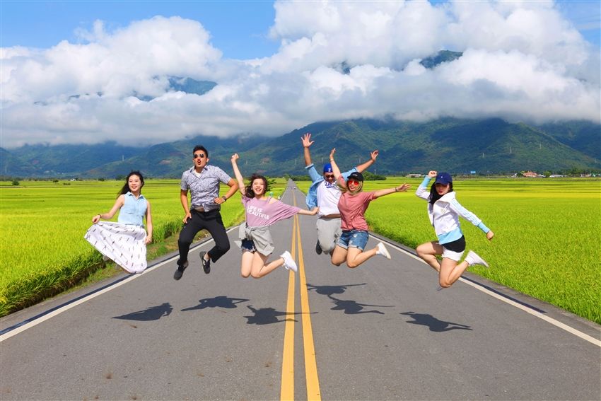 經典台灣環島｜一次去日月潭x阿里山x池上伯朗大道·台南小吃國宴·賞四季花·部落體驗·太平洋岸下午茶·藍皮解憂號8日